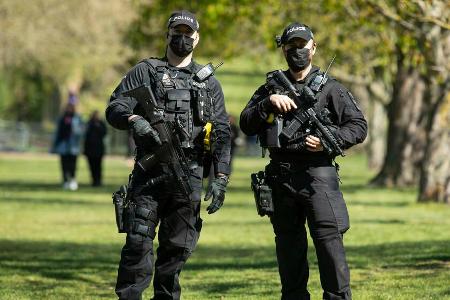 Bewaffnete Polizisten in Windsor