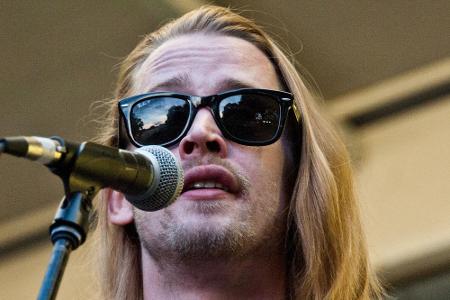 Das Leben des heute 36-Jährigen geriet durch seinen Erfolg jedoch immer mehr aus den Fugen. Auf sich aufmerksam machte er fa...