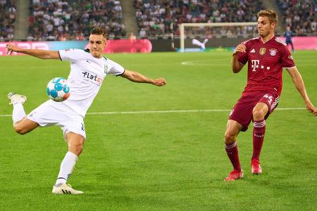 Die Bayern könnten von einer Ausstiegsklausel in Neuhaus' Vertrag Gebrauch machen und den 24-Jährigen von Gladbach für 40 Mi...