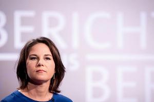 Wegen Katar-Nähe zu Taliban: Baerbock fordert Absage der WM 2022