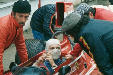 'Da habe ich mir gedacht: So nicht mit mir. Das war gut so und motivierte mich, am Leben zu bleiben.' (Lauda über die Moment...