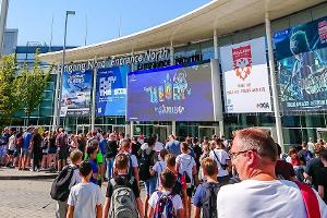Solche Bilder, wie hier 2019 vor einem der Eingänge der Kölner Messe, wird es in diesem Jahr nicht geben