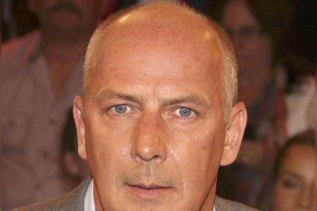 In der vierten Staffel ließ sich Ex-Fußballstar Mario Basler (52) mit zwölf weiteren Promis im Sat.1-Container einsperren. 2...