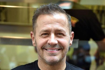 Der in diesem Jahr verstorbene Schlagersänger Willi Herren (1975-2021) nahm ebenfalls 2017 an der fünften Staffel teil. Mit ...