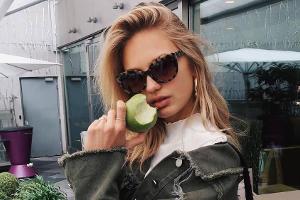 Model Romee Strijd setzt auf Äpfel - doch welche Superfoods helfen sonst noch gegen Erkältung?