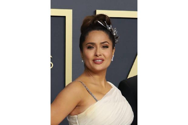 Salma Hayek vermutete auch, dass es bei ihr schwierig werden könnte mit der Schwangerschaft, aber als sie 41 Jahre alt war, ...