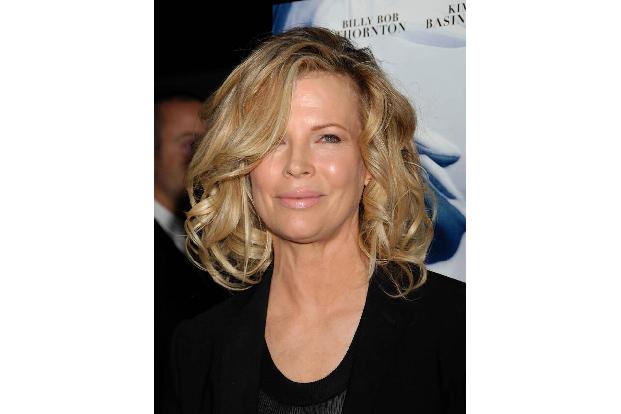 Kim Basinger bekam mit 41 ihre einzige Tochter Ireland von ihrem damaligen Ehemann Alec Baldwin. Der ist mittlerweile mit Hi...