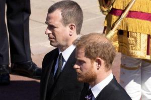 Peter Phillips (l.) neben Prinz Harry auf der Beerdigung von Prinz Philip