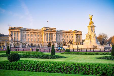 Der Buckingham Palast befindet sich in London und ist der Hauptwohnsitz der britischen Königsfamilie. Queen Elizabeth II. (9...