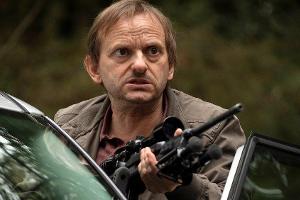 "Tatort: Querschläger": Thewes (Milan Peschel) braucht Geld für seine todkranke Tochter.