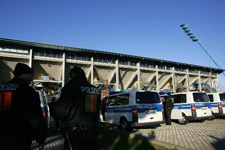 Trotz Großaufgebot der Polizei: Ausschreitungen bei Rostock gegen Dresden