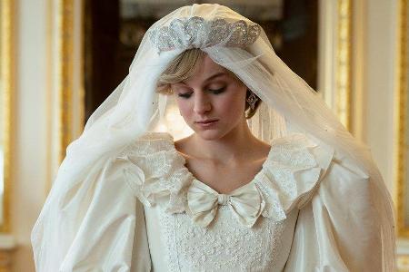 Emma Corrin als Prinzessin Diana in 