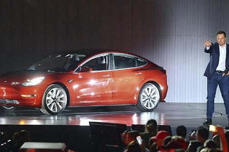 Elon Musk, Tesla Model 3