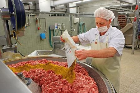 VW-Currywurst, Herstellung