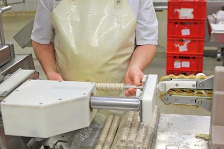 VW-Currywurst, Herstellung