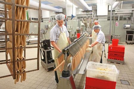 VW-Currywurst, Herstellung