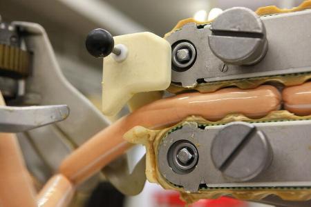 VW-Currywurst, Herstellung