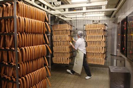 VW-Currywurst, Herstellung