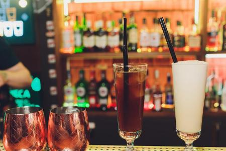 Wer regelmäßig zu tief ins Glas schaut, unabhängig davon, welches alkoholische Getränk sich darin befindet, schadet seinem K...