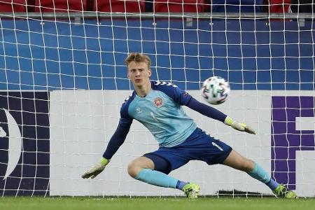 Herausforderer für Schwolow: Hertha holt dänischen Torwart Christensen