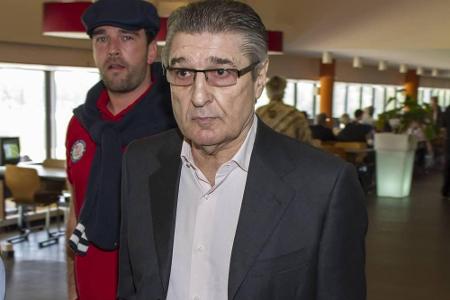 Unter den deutschen Stars, die an Alzheimer erkrankt sind, ist Rudi Assauer. 2012 sprach der ehemalige Fußballprofi und -man...