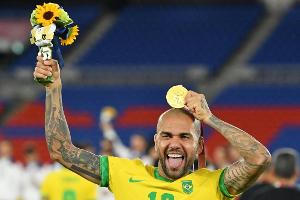 Gesichter Olympias: Dani Alves (Fußball) - 38 Jahre, 44 Titel