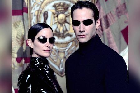 Kennen sich im neuen Teil nicht mehr: Carrie-Anne Moss und Keanu Reeves als Trinity und Neo in 