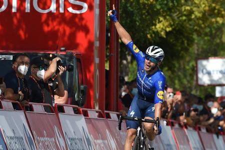 Vuelta: Senechal feiert größten Karriereerfolg - Roglic bleibt an Roten Trikot dran