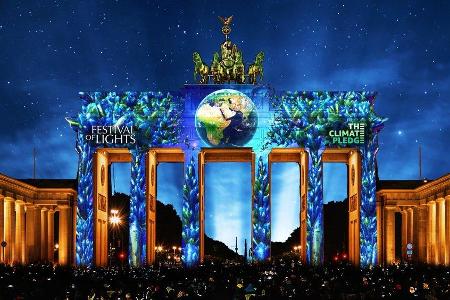 So soll das Brandenburger Tor ab 3. September für zehn Tage jeden Abend erstrahlen - als Erinnerung, nachhaltiger mit der Er...