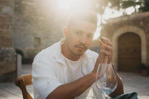 Nico Santos meldet sich mit neuer Musik zurück.