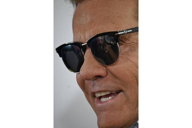 Du bist wie eine Wolke. Wenn du dich verziehst, könnte es noch ein schöner Tag werden.