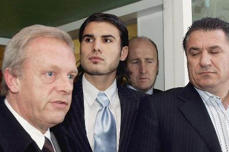 2004 muss der rumänische Stürmer-Star Adrian Mutu, damals beim FC Chelsea unter Vertrag, sieben Monate Sperre wegen Kokainko...