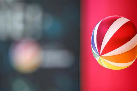 Bundesliga-Eröffnungsspiel sowie je ein Spiel vom 17. und 18. Spieltag. Zweitliga-Eröffnungsspiel. Finale um den DFL-Supercu...