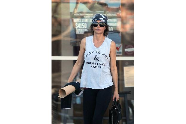 ...man bei Lisa Rinna denken könnte, ihr Tuch sei ihr an den Kopf gewachsen. Fast nie bekommt man sie ohne zu Gesicht und ma...