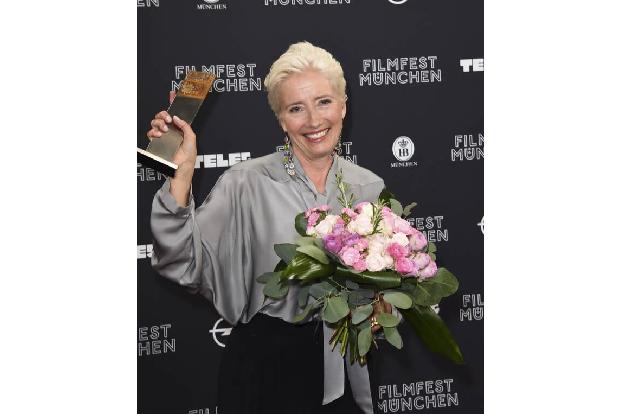 ...eleganten Kostüm steckten laut Emma echte Folterinstrumente in Form von 