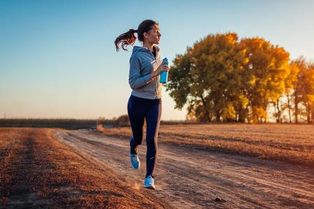 Bewegung: Ebenso wichtig wie eine bewusste Ernährungsweise ist es, sich intuitiv genug zu bewegen. Es geht nicht darum, mögl...