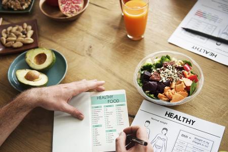 Mit sanfter Ernährung gesund bleiben: Man muss kein Perfektionist sein. Ab und an ein Snack zwischendurch ist absolut erlaub...