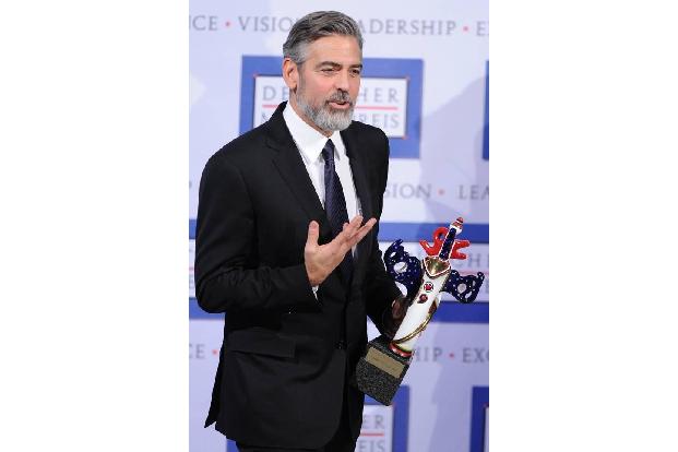 ...Schauspieler wurde schnell klar, dass er ein Multitalent ist. Er gründete seine eigene Produktionsfirma, wurde als Regiss...