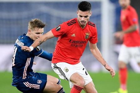 Sah in der Winterpause 2019/2020 keine ausreichende Perspektive mehr für sich beim BVB und startete ins Abenteuer Portugal. ...