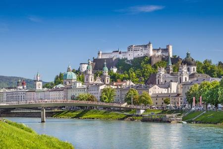 Die Festung Hohensalzburg ist das Wahrzeichen der Stadt. Es ist Europas größte Burganlage aus dem 11. Jh. Über eine Million ...