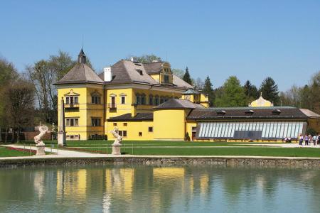 Das im frühen 17. Jahrhundert errichtete Schloss Hellbrunn mit seiner großen Parkanlage ist für die Salzburger ein idealer R...
