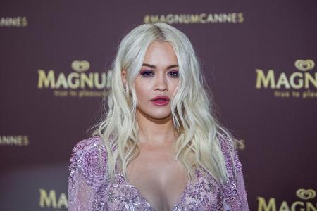 Ebenfalls auf Lachs schwört angeblich Sängerin Rita Ora. Sie isst den Fisch täglich mit Eiern zum Frühstück. Das rege den St...