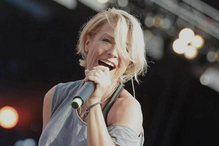 Die damals 31-jährige Sängerin Michelle erlitt 2003 kurz vor einem Konzertauftritt einen leichten Schlaganfall und wurde ins...