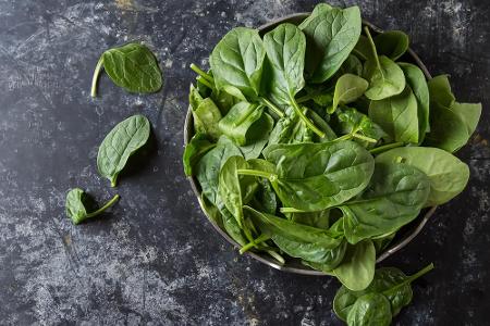 Nicht ohne Grund liegen Green Smoothies aus frischem Spinat im Trend. Denn das Blattgemüse besteht nur zu einem Prozent aus ...