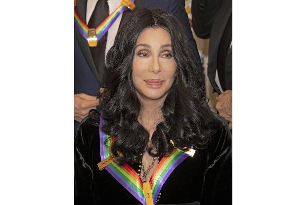 Cher hat zur Feier des Tages, ihrem 75. Geburtstag, eine ganz besondere Neuigkeit verkündet: Ihr Leben soll in einem Biopic ...