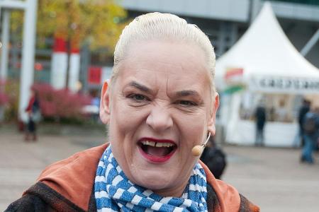 ... nahm auch Hella von Sinnen (62) an der Premiere teil. Sie gewann ebenfalls 500.000 D-Mark, ebenso wie Peter Kloeppel (62...