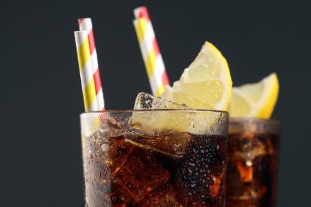 Light-Softdrinks sind eine echte Kalorienfalle. Sie enthalten zwar keinen Zucker, aber jede Menge Süßstoff, der nachweislich...