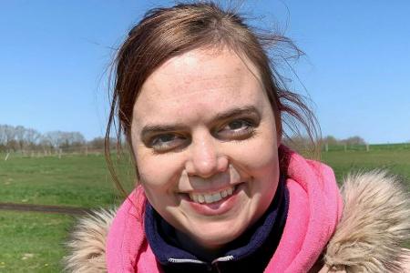 Auch eine Frau ist dieses Mal wieder dabei. Lara (26) ist Pferdewirtin und kommt aus Schleswig-Holstein. Sie sehnt nach eine...
