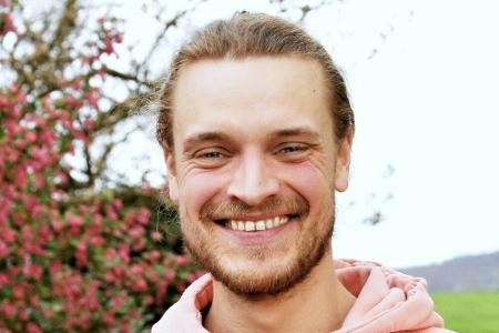 Björn (32) ist nicht nur Agraringenieur und Bauer, sondern auch Gitarrist in einer Coverband. Die Traumfrau des Hessen sollt...