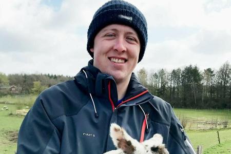 Schafhalter Dirk (24) betreibt gemeinsam mit seinen Eltern einen Hof in Schleswig-Holstein. Neben der Landwirtschaft ist das...